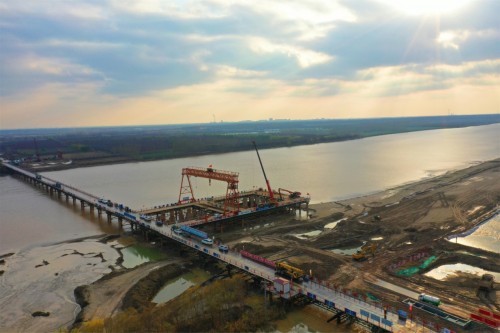 經(jīng)濟(jì)觀察網(wǎng):中交一公局沾臨二標(biāo)二分部:用心鑄就精品橋